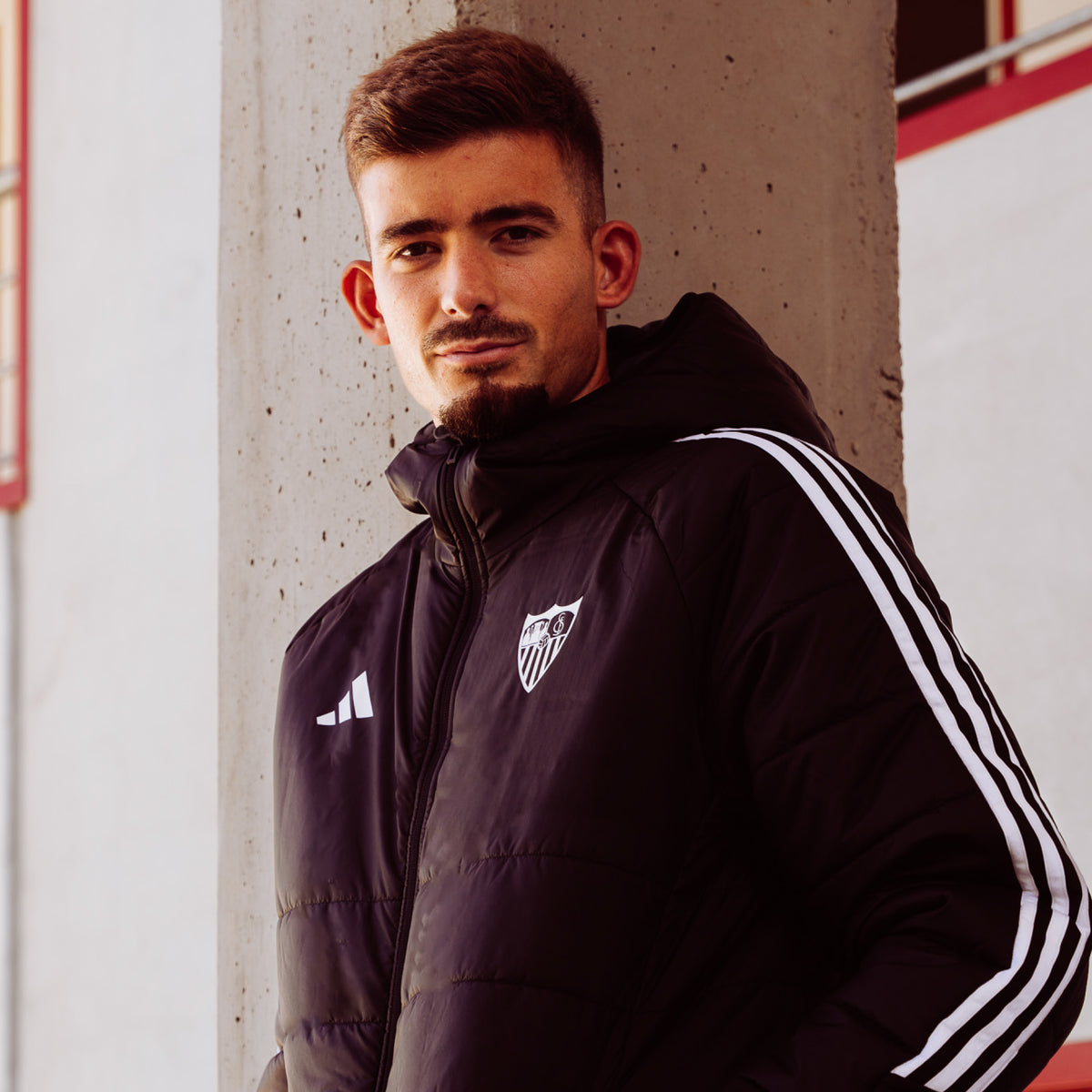 Anorak adulto paseo Sevilla FC 25/26 negra