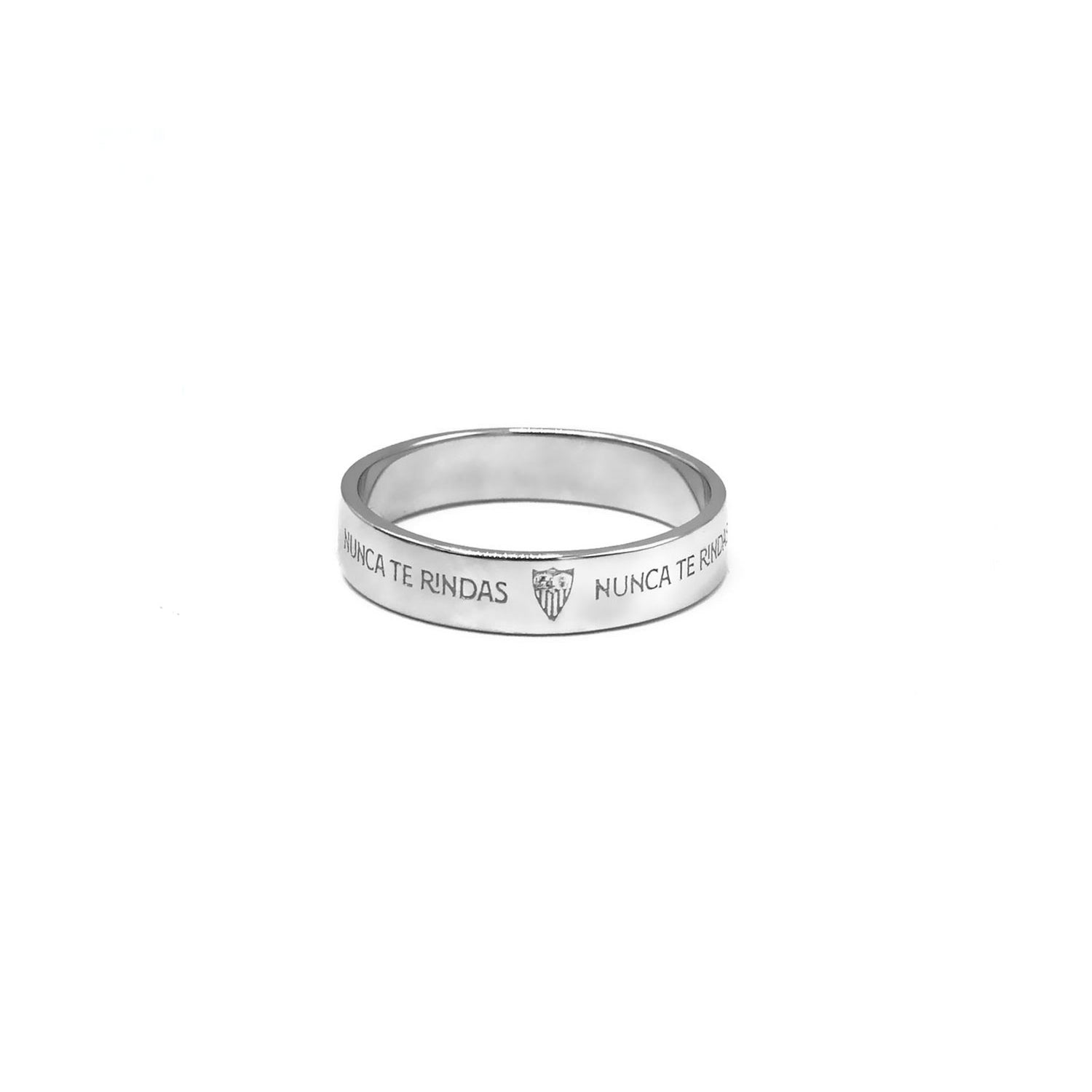 Silver ring with exterior engraving