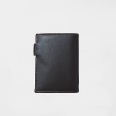 Cartera marrón con vivo rojo con cierre piel
