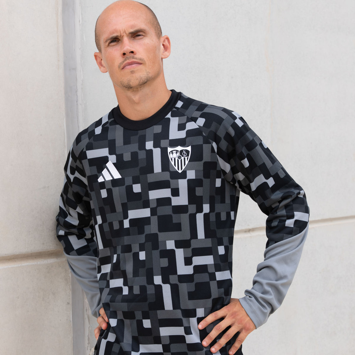 Adult 26/27 Prematch Sweatshirt – Black